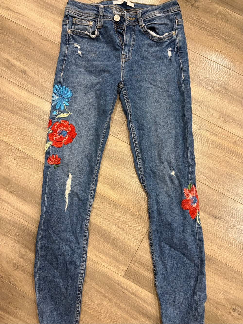 Zara Trafaluc Denimwear - Blue Skinny Jeans with Red and Blue Floral Embroidery